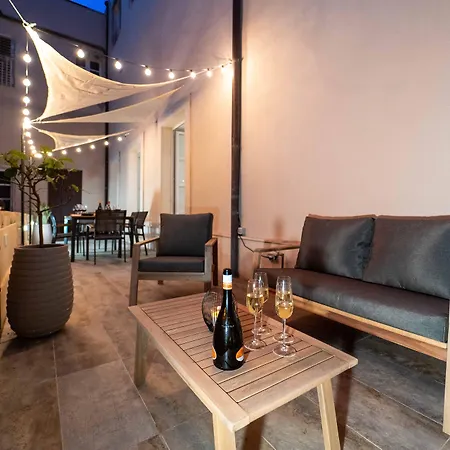 Residenza Dumah - Elegante Dimora In Centro Lejlighed *